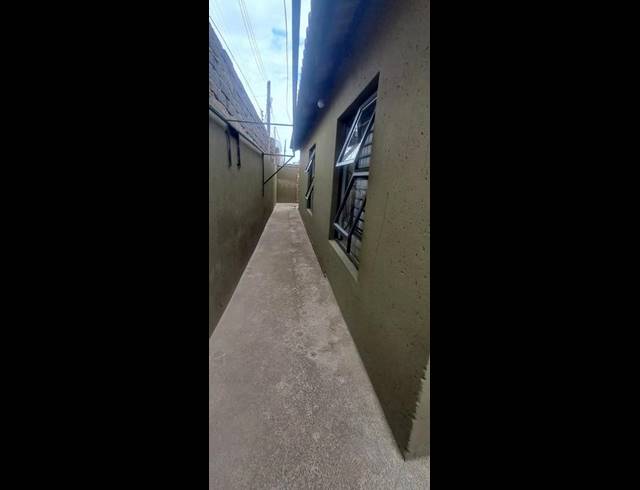 4 BEDROOM HOUSE FOR SALE IN MEADOWLANDS